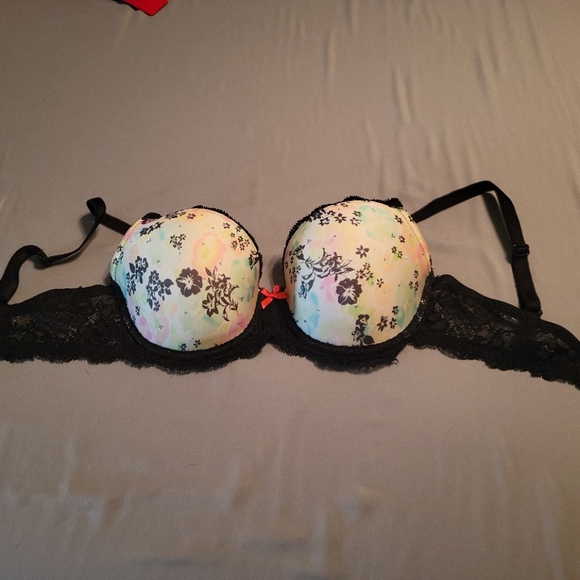 Bras - Picture 7 of 8